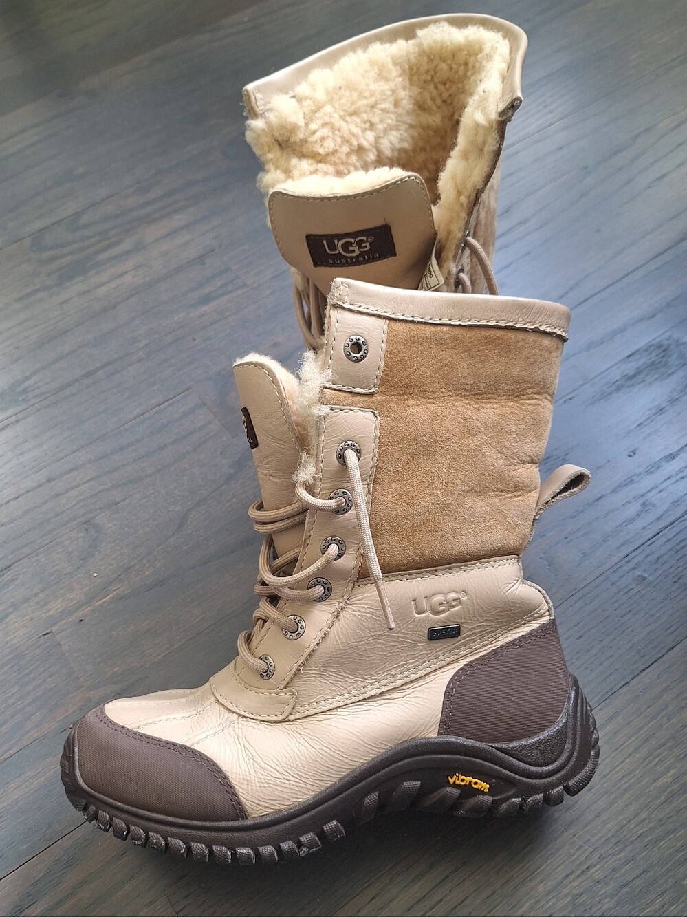 UGG Women Adirondack Boot ll EUC Sz 6